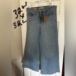 Women’s Levi jeans
